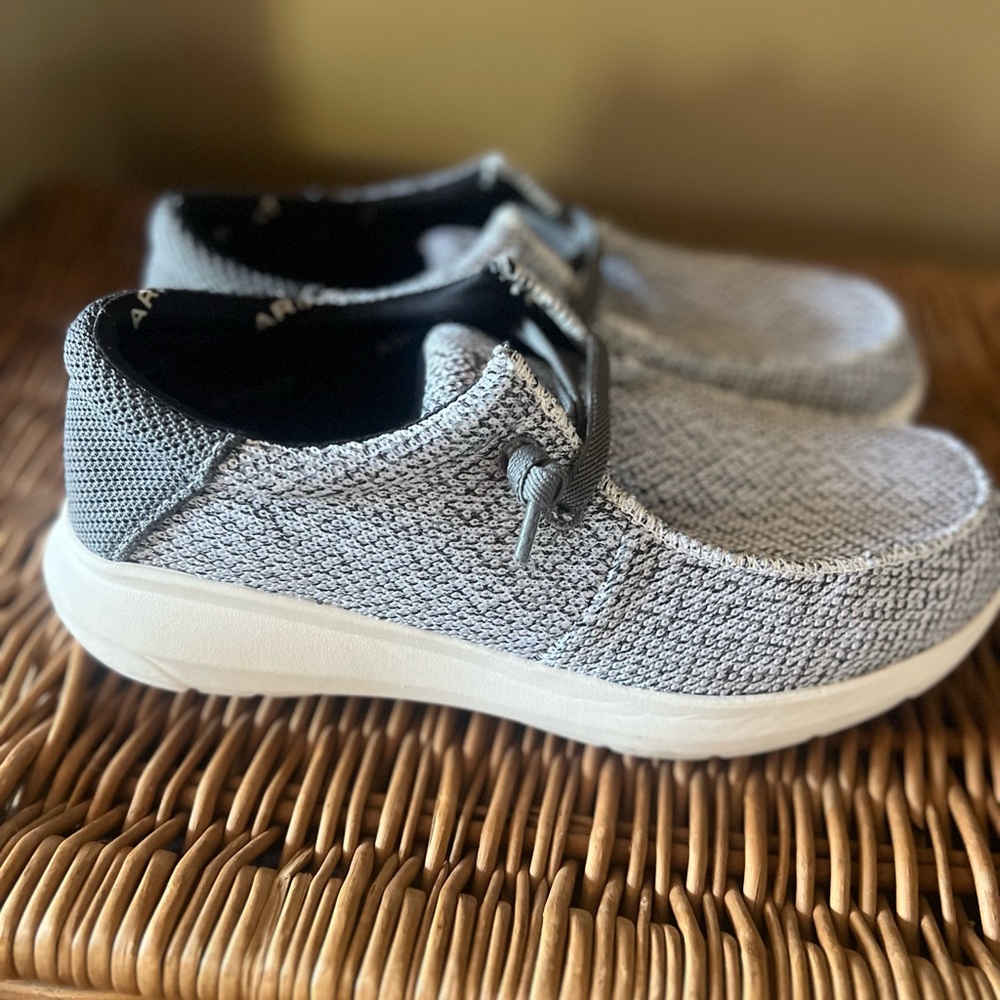 Ariat Light Gray Knit Slip-On Sneakers with White Sole Hilo Men’s 7 WIDE